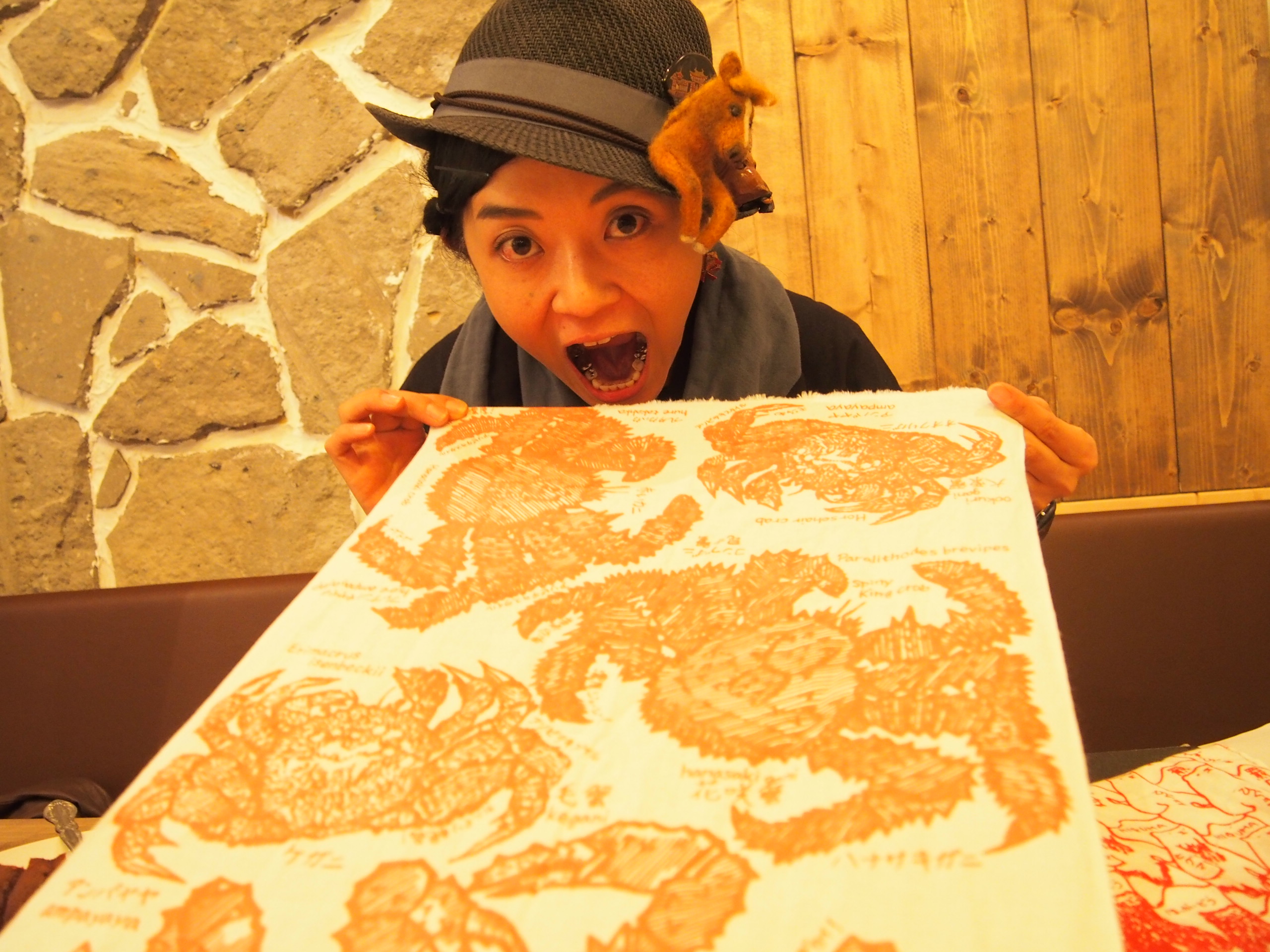 札幌ゲストハウスyuyuのカーテンをデザイン制作してくださった橘内さん